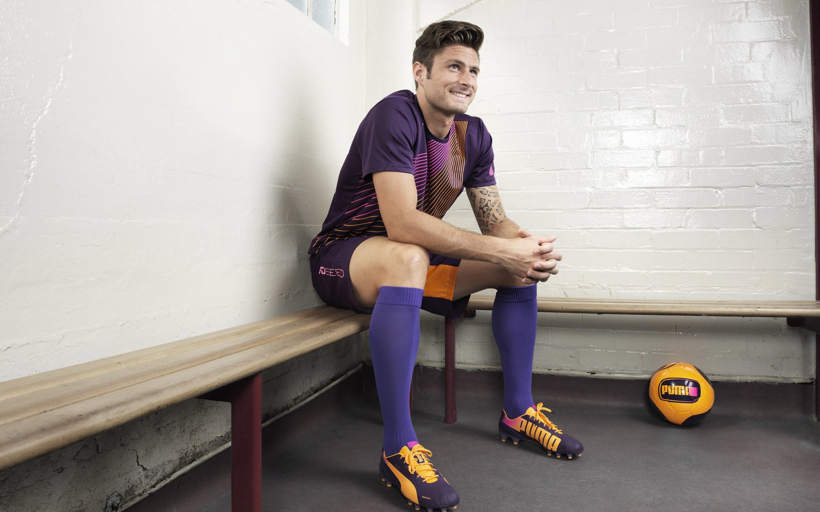 亚洲杯半决赛爆出冷门！利物浦惊险热刺，争冠形势突变